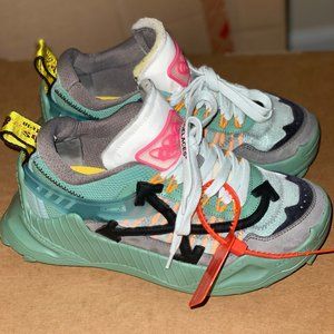 Off-White c/o Virgil Abloh